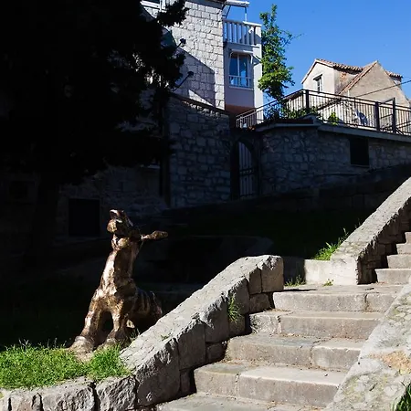 公寓 Marinac Center & *